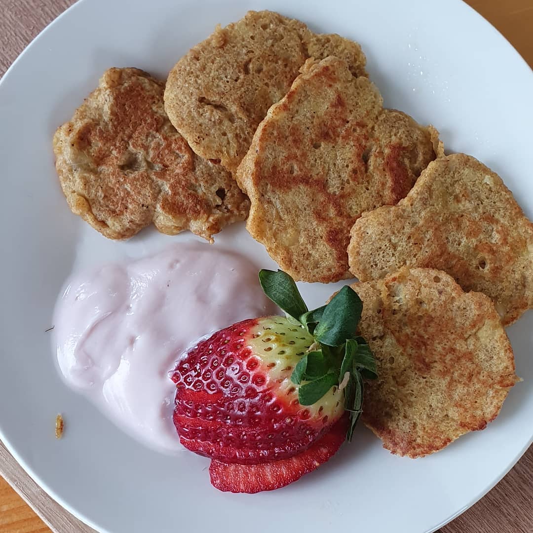 3 Ingredient Flax-nana Pancakes